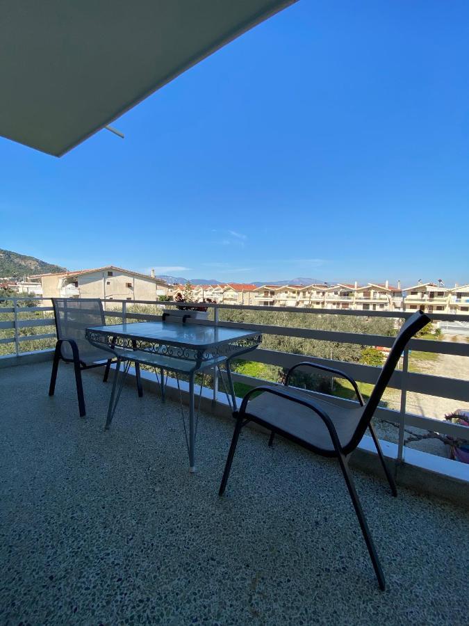 Mpanos Sea Apartment 2 Loutra Elenis Exterior foto